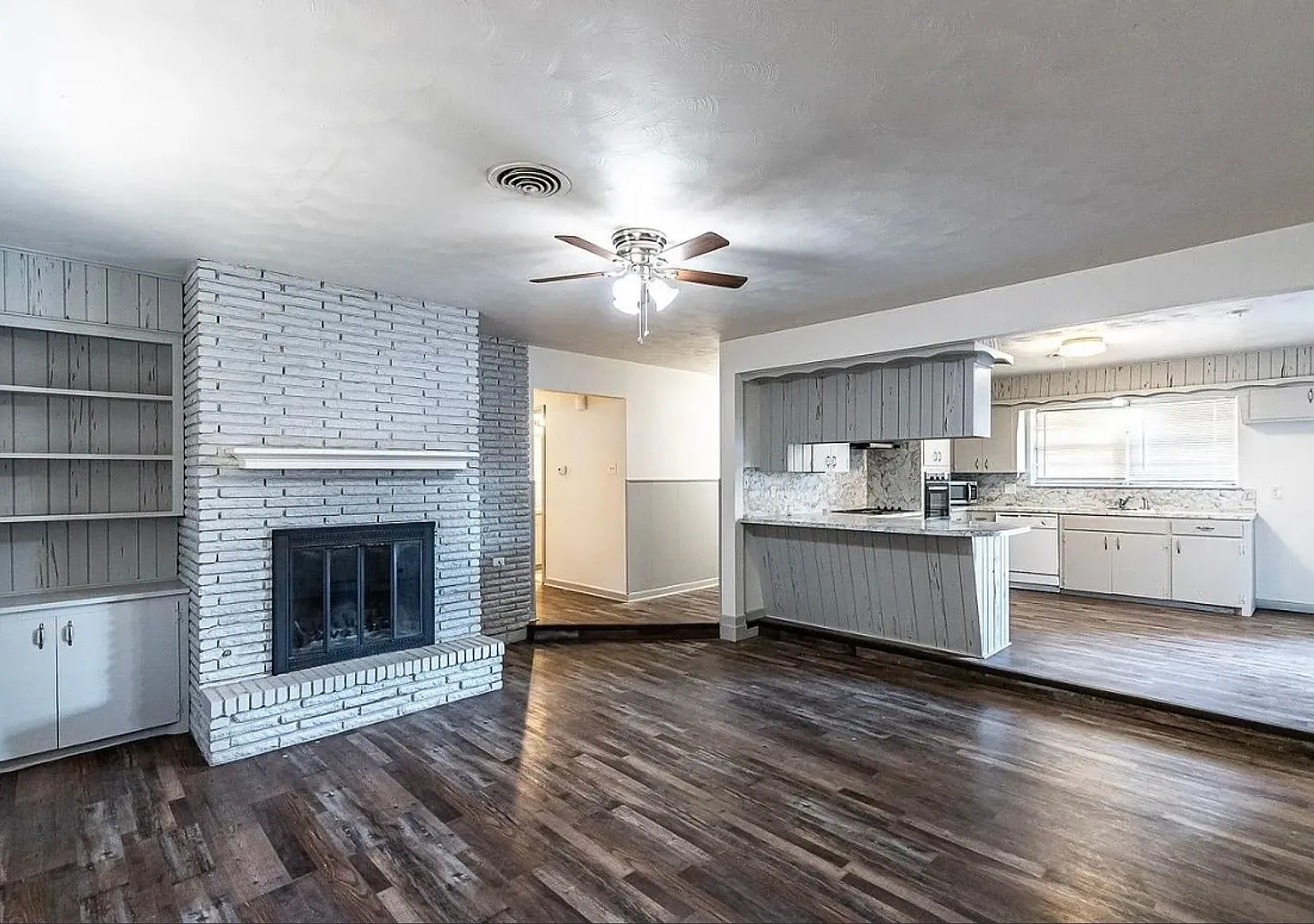 Centrally Located 3 bedroom 2 bathroom house! — Photo 1