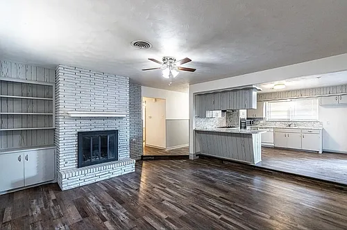 5426 43rd St Photo 1