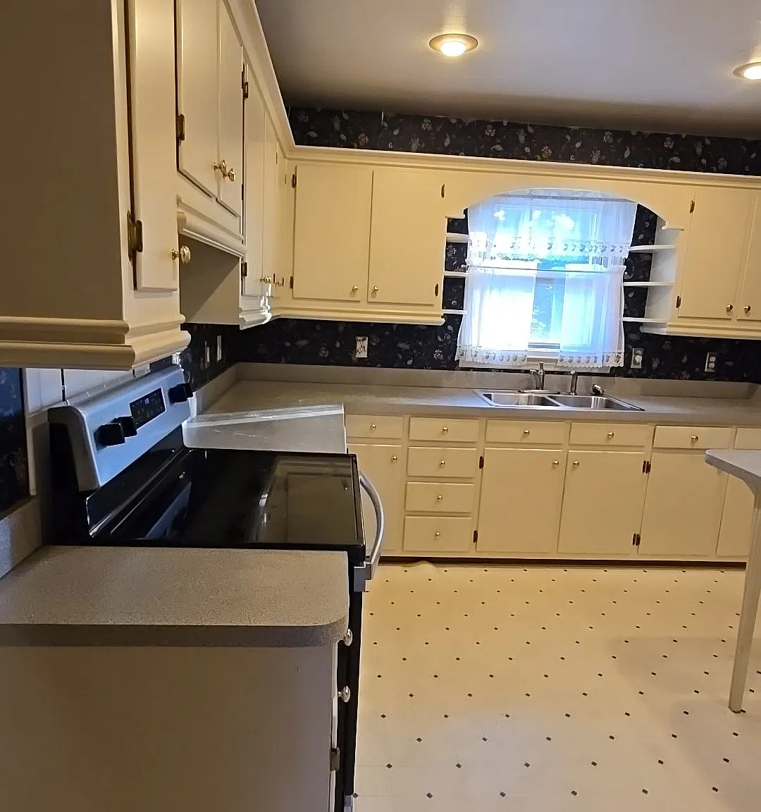 3 bed, 1966 sqft, $2,000 — Photo 2