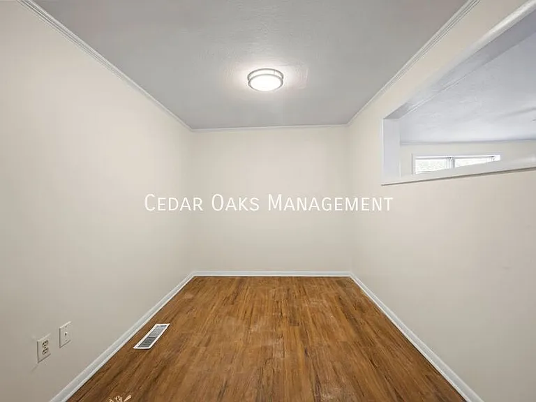 1935 E Lee St — Photo 11