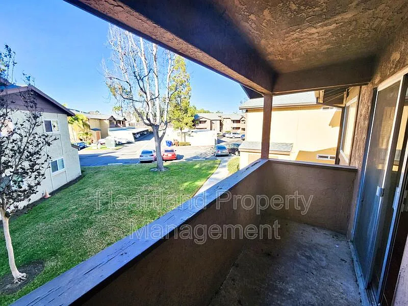 2 bed, 1.0 bath, 806 sqft, $2,225 — Photo 2