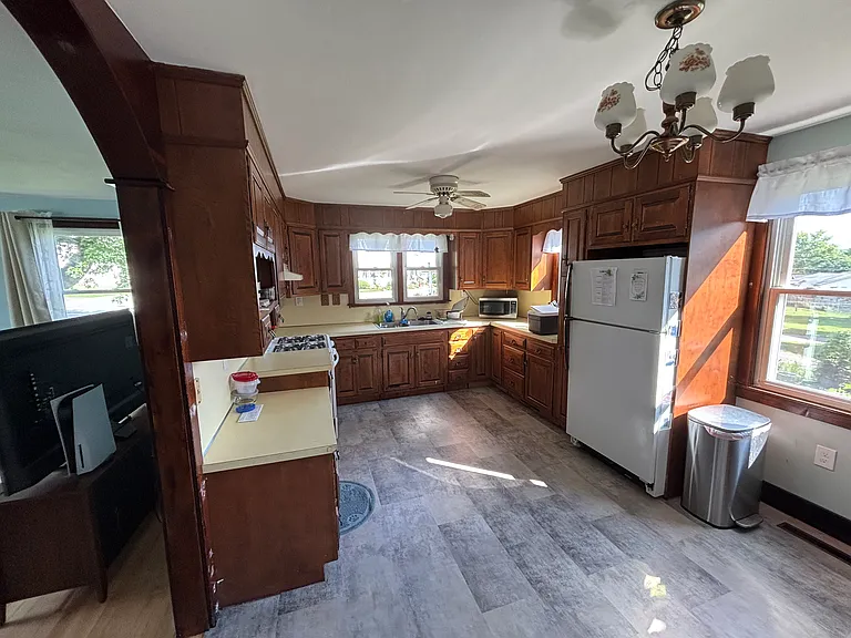 108 Pearl St — Photo 5