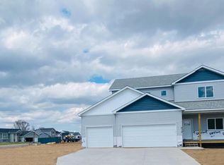 910 Triumph Trl NE, Isanti, MN 55040