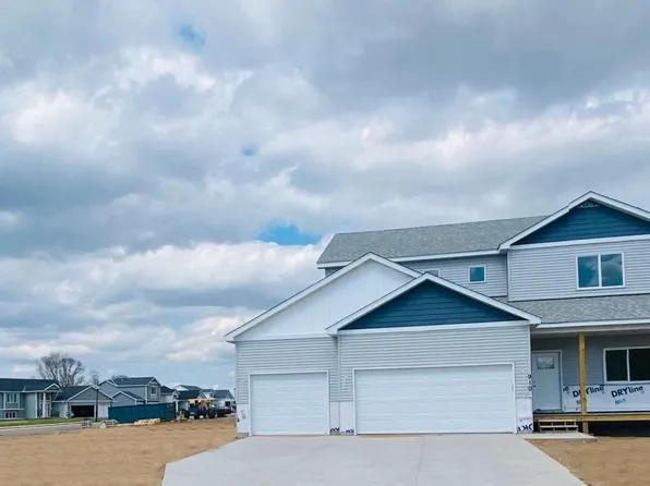 910 Triumph Trl NE, Isanti, MN 55040