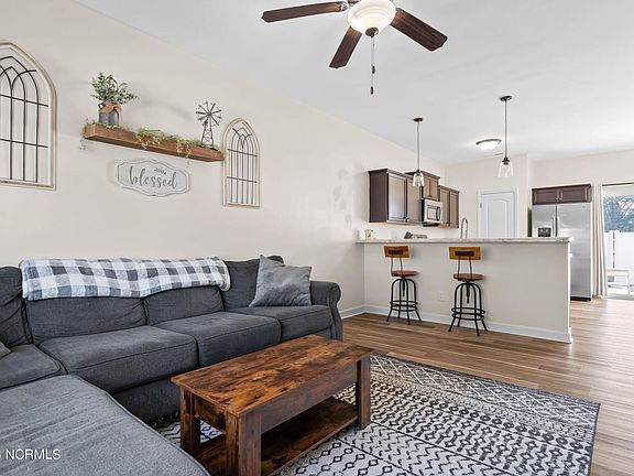 4th image of 302 Justice Farm Dr