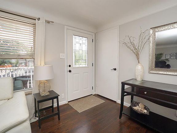 5th image of 7027 Beechmont Ave
