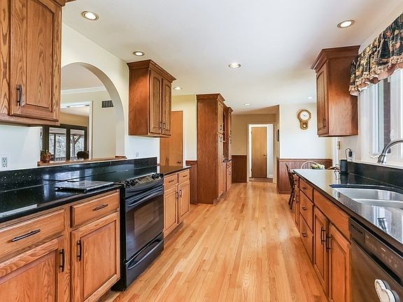 4th image of 84 Wheel Meadow Dr