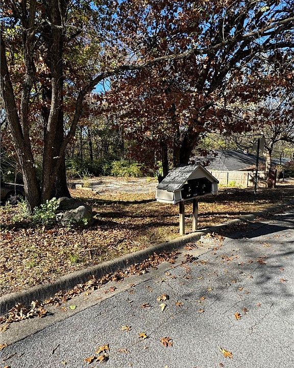 2nd image of 2107-2109 Kantz Ln #2111