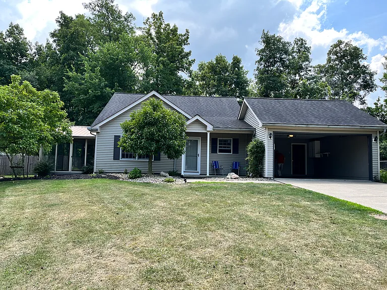 360 Arbor Ct — Photo 1