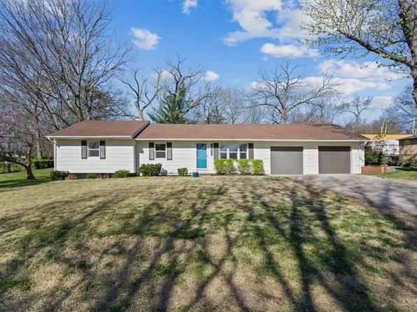 9712 Pennsylvania Ave, Kansas City, MO 64114