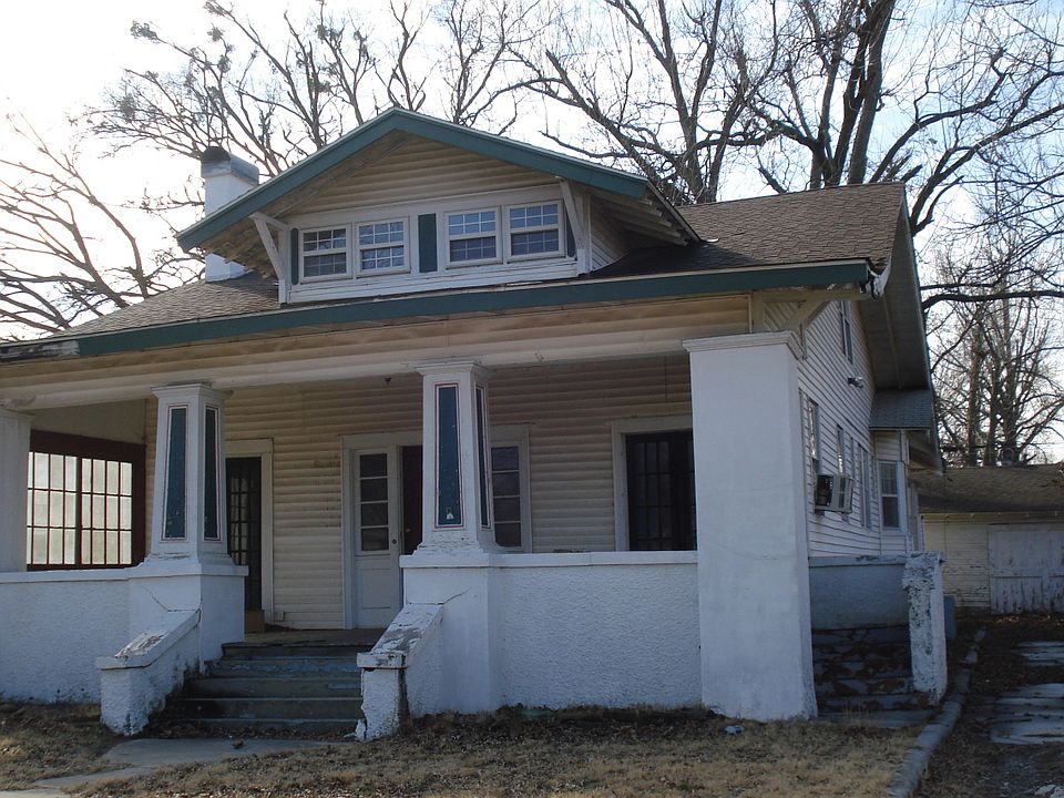 2nd image of 323 C St NW