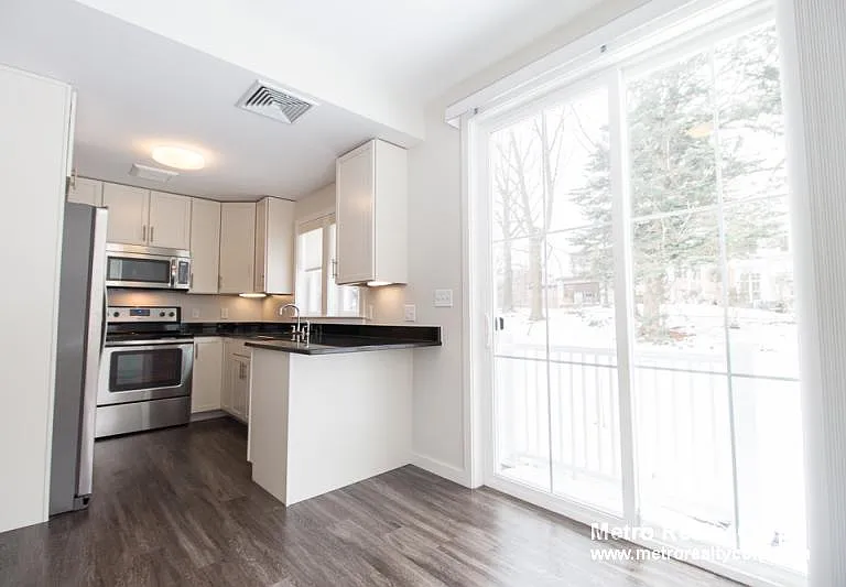 31 Cottage Park Ave #31 — Photo 2