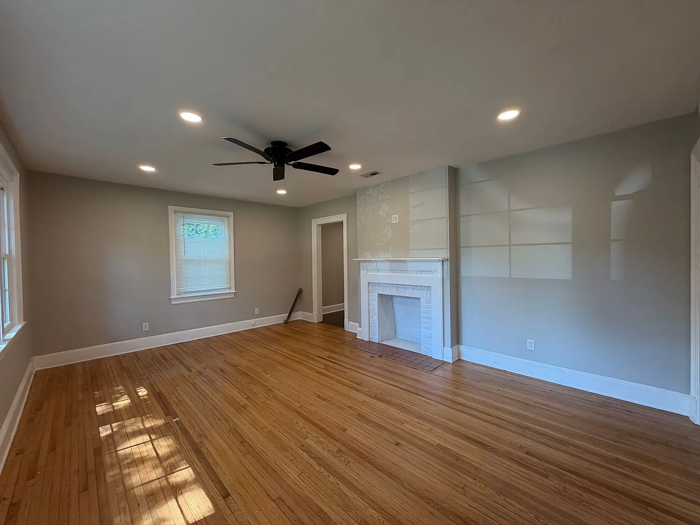 Charming 3/2 House in Summerville Park- $1,595 — Photo 3
