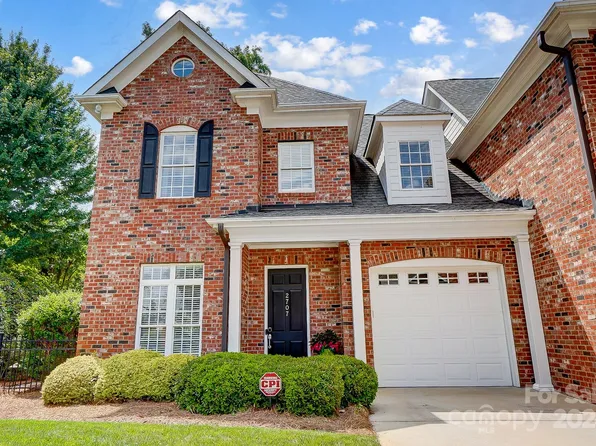 2707 Phillips Gate Dr, Charlotte, NC 28210