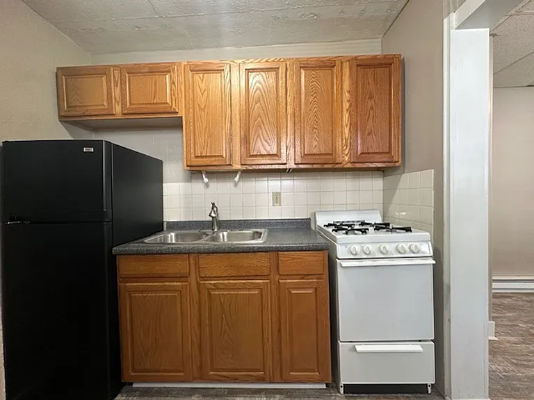 710 Benton St — Photo 6