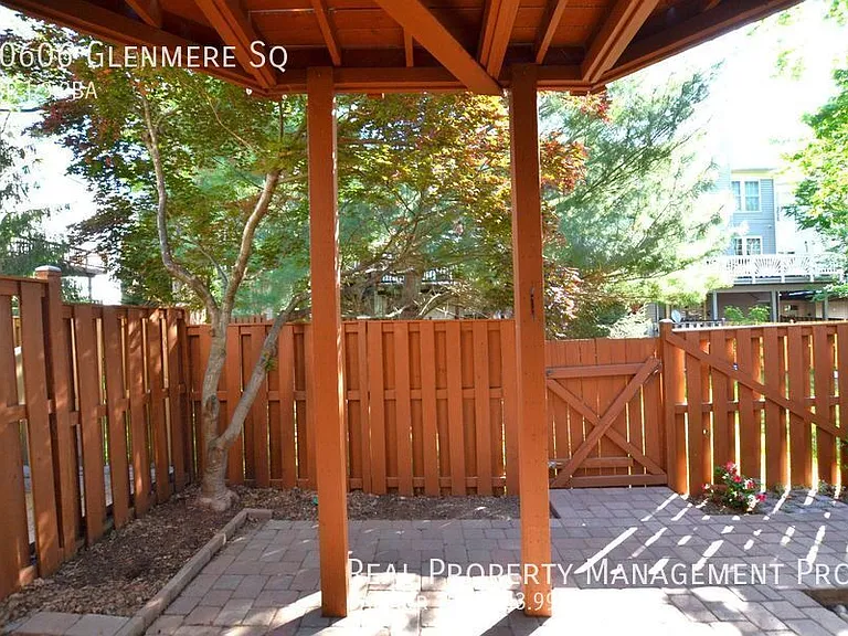 20606 Glenmere Sq — Photo 33