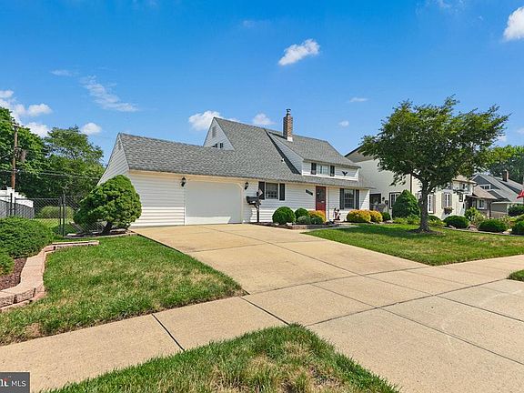 3rd image of 281 Northpark Dr