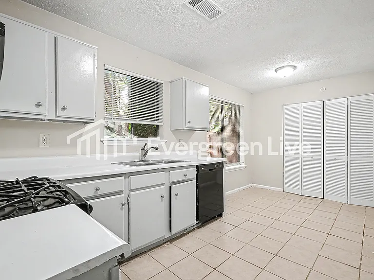 1056 Parkwest Ct — Photo 6