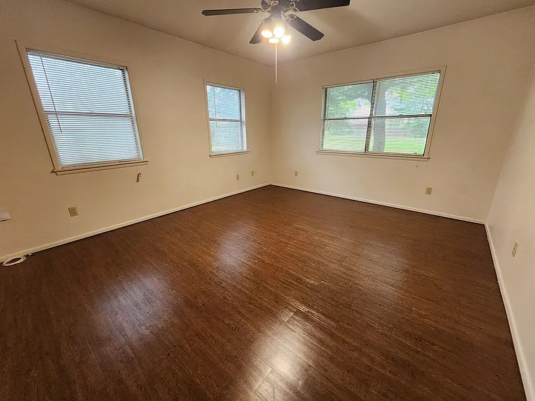 1274 Hillcrest Dr — Photo 8