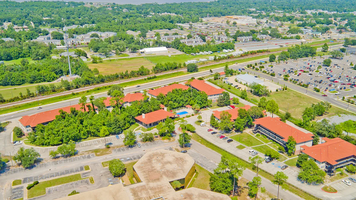Building Photo - Royal Gulf Apartment Homes
