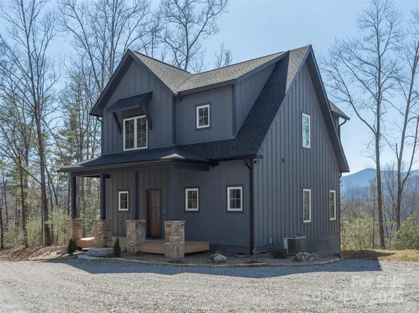 410 Dream Valley Dr, Clyde, NC 28721