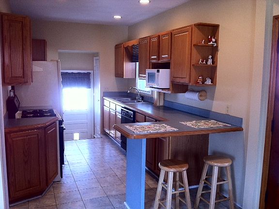 3rd image of 2220 E Virginia St