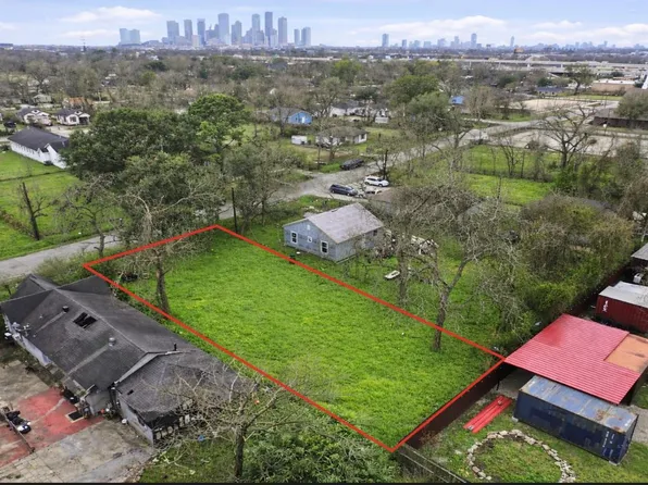 3515 Bain St, Houston, TX 77026