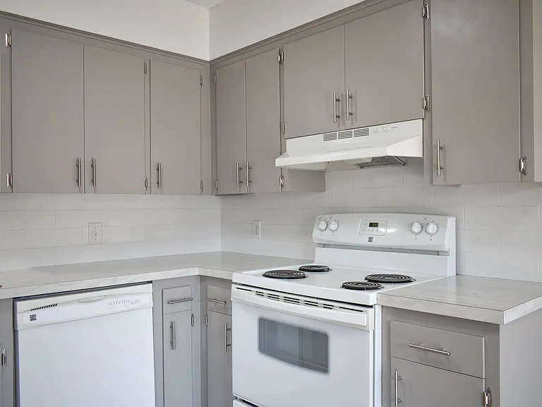 Kathy-Ann Apartments — Photo 25