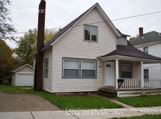 322 Page St NE, Grand Rapids, MI 49505