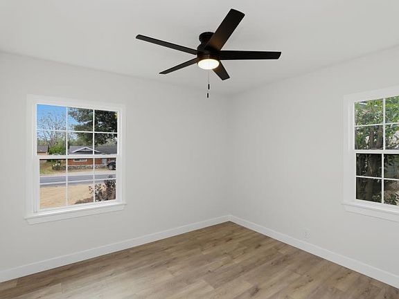 5th image of 32568 Kentucky St