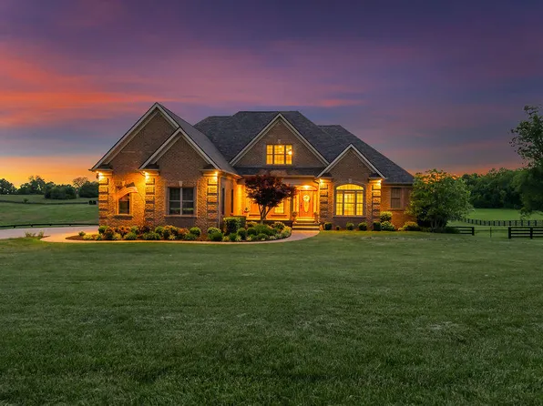 108 Stirling Ln, Versailles, KY 40383