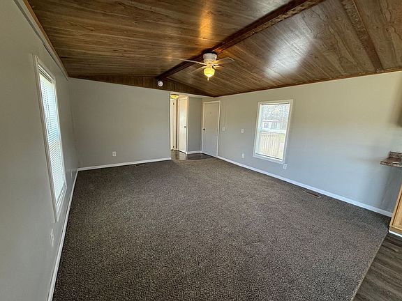 3rd image of 122 Osage Ln