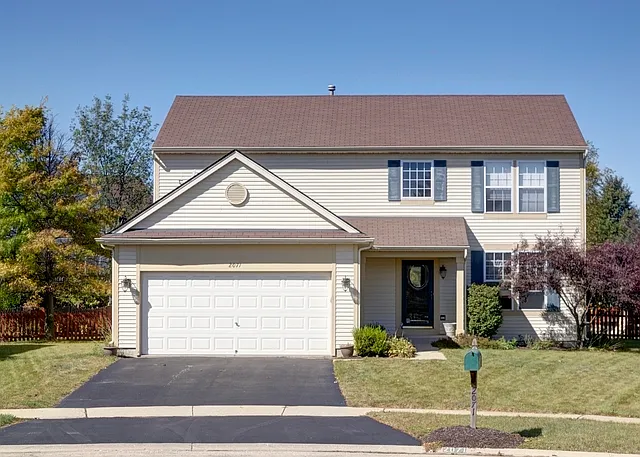 2071 Lyndhurst Ln photo 1