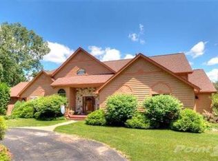 9885 Sunrise Dr, Pinckney, MI