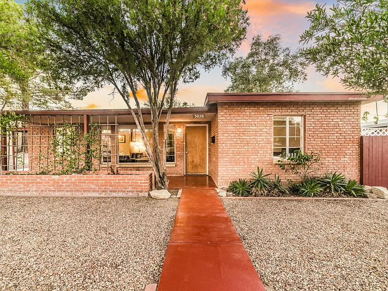 3026 E Loretta Dr — Photo 13