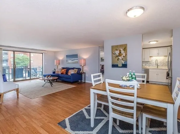 12 9th St APT 204, Medford, MA 02155