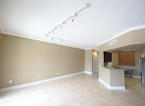 3rd image of 3105 NE 184th St APT 7305