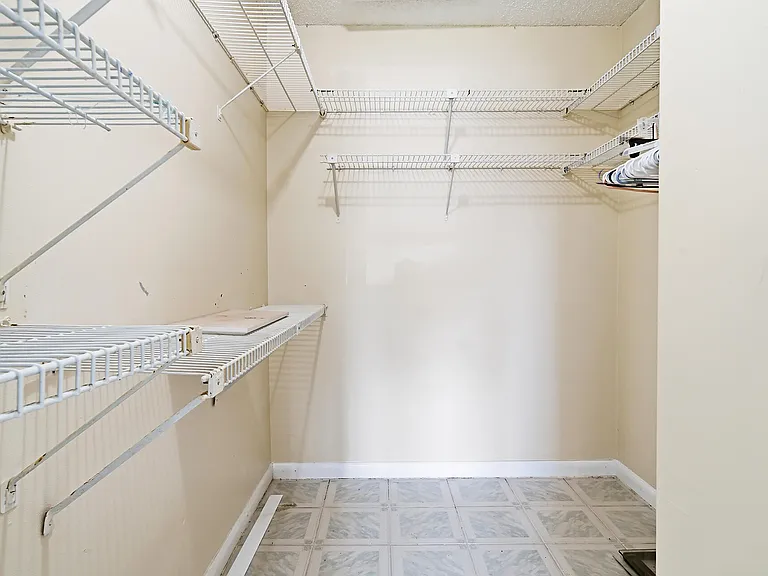 232 Lake Meryl Dr — Photo 25