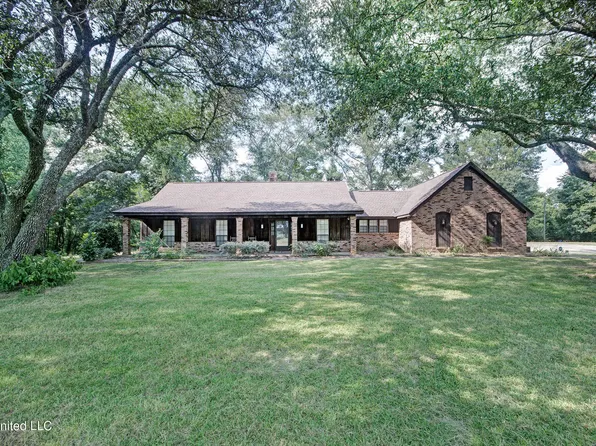 1229 Holly Bush Rd, Brandon, MS 39047