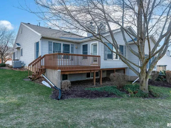 1205 Eagle View Ct, Le Claire, IA 52753