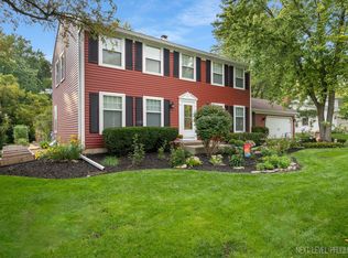 351 Woodland Hills Rd, Batavia, IL 60510