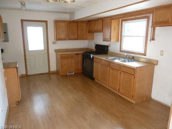 3rd image of 6503 Almont Dr