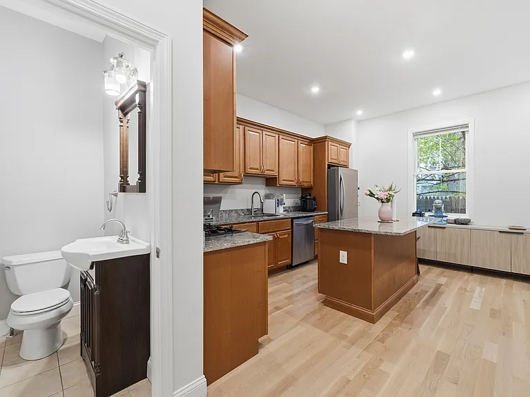 77 North St #77 — Photo 10