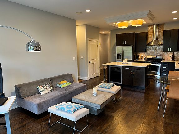 3rd image of 2535 W Cortland St APT 2W