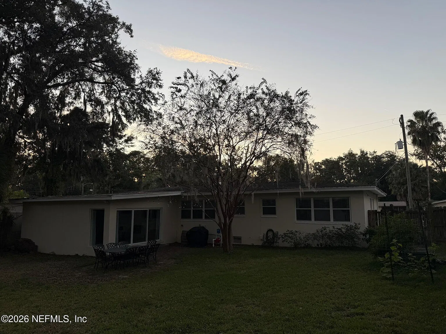 3 bed, 2.0 bath, 1910 sqft, $3,200 — Photo 3