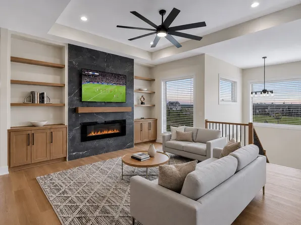 17203 Brookview Dr, Urbandale, IA 50322