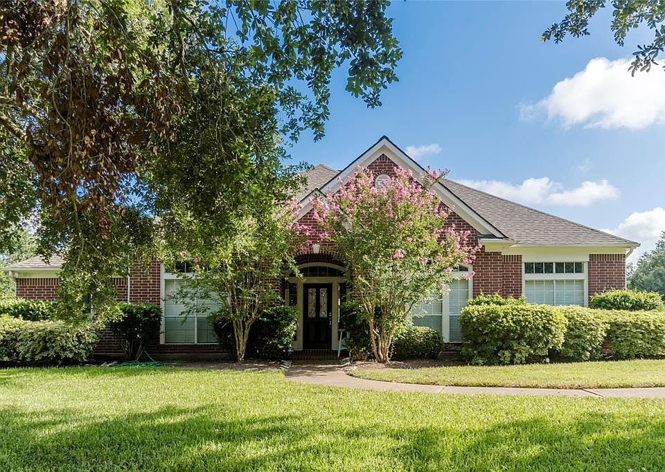 1st image of 6111 Bridlewood Dr