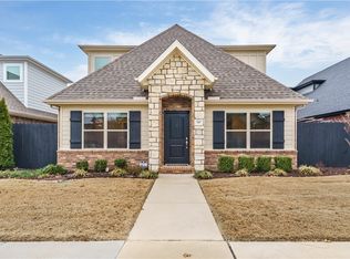 747 N Malbec Rd, Fayetteville, AR 72704