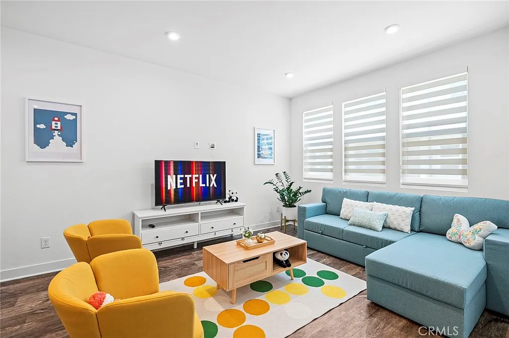 2 bed, 2.5 bath, 1242 sqft, $3,600 — Photo 1