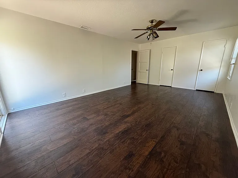 1815 N Westwood Ave — Photo 4